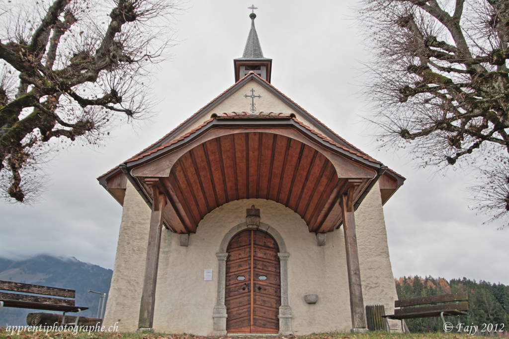 annuaire photographes suisse romande, Chapelle de la Motta (près de Bulle) en HDR - http://www.apprentiphotographe.ch - Fajy de Villeneuve