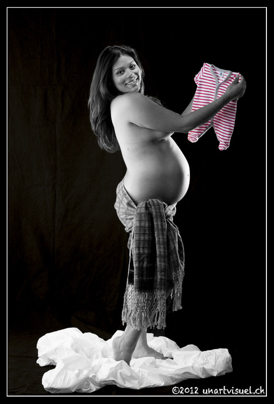 annuaire photographes suisse romande, Un moment privilégié, un magnifique souvenir, la grossesse, être enceinte, femme au ventre rond, pregnancy - http://unartvisuel.ch - unartvisuel de Genève