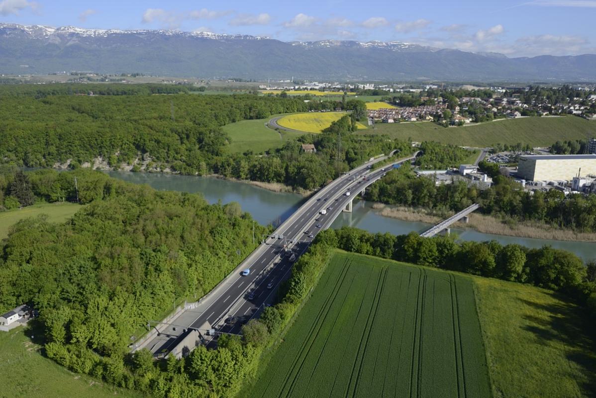 annuaire photographes suisse romande, Vue aérienne de l'autoroute de contournement de Genève - http://www.highflycam.com/ - HighFlyCam de Genève