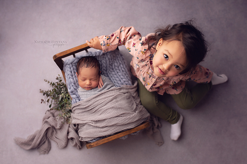 annuaire photographes suisse romande, les séances nouveau-né sont également l'occasion de prendre en photo vos aînés - http://www.nathaliefontana.ch - Nathalie Fontana de Genève
