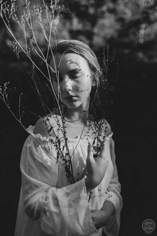 Aurélie Nydegger :  Into the Wood, https://www.instagram.com/sylvainetlesfilles, annuaire photo modele